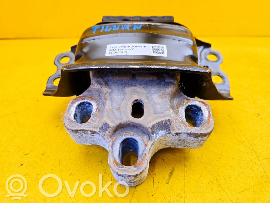 Volkswagen Tiguan Allspace Engine mount bracket 