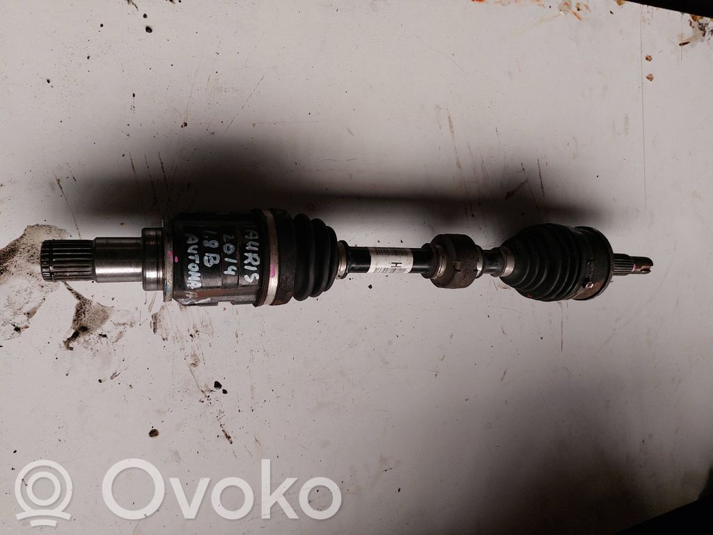 Toyota Auris E180 Półoś przednia 