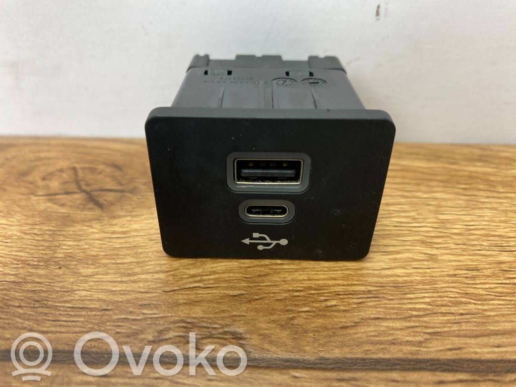 Ford Mustang VII Enchufe conector USB 