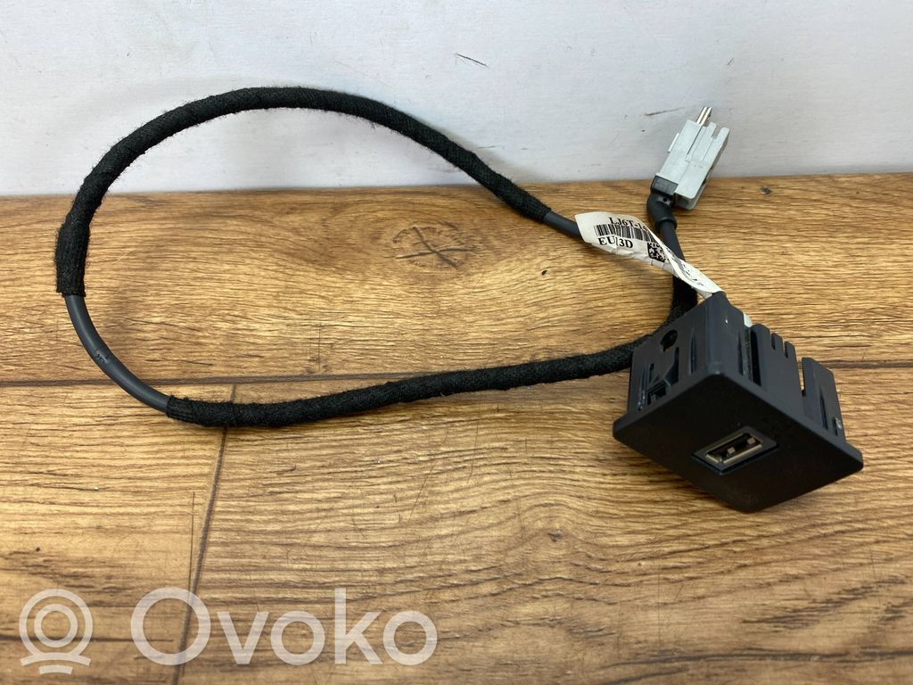 Ford Escape IV Enchufe conector USB 