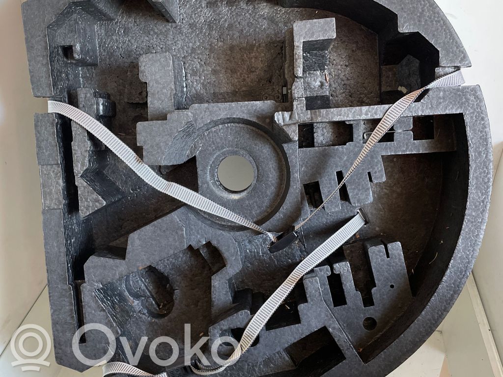 Volkswagen Golf V Skrzynka narzędziowa 