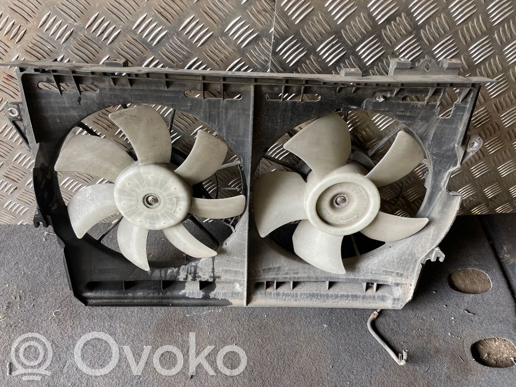 Toyota Corolla Verso AR10 Lüfterzarge 