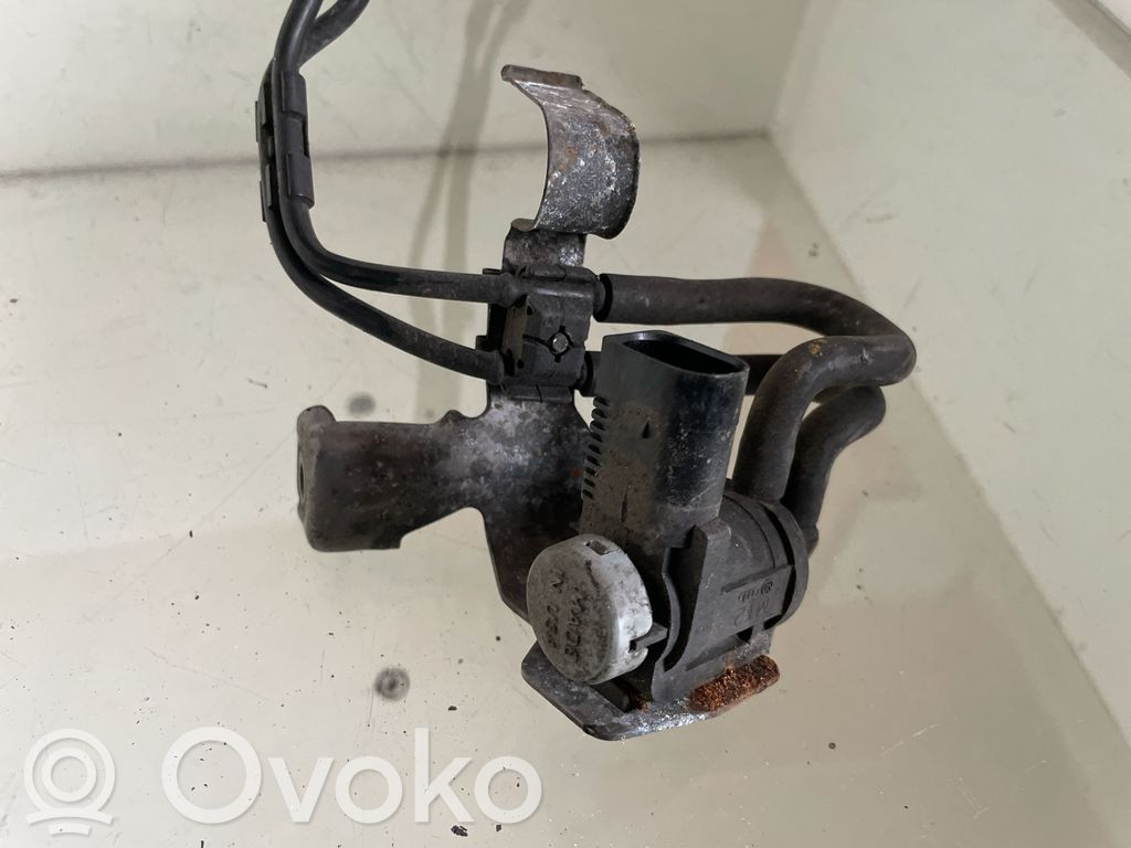 Volkswagen Touran II Supapă vacuum 