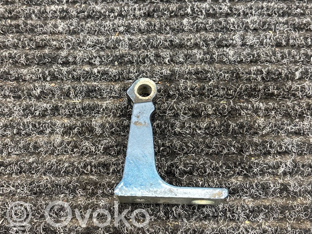Rear door lower hinge   8X4833403B,A047058