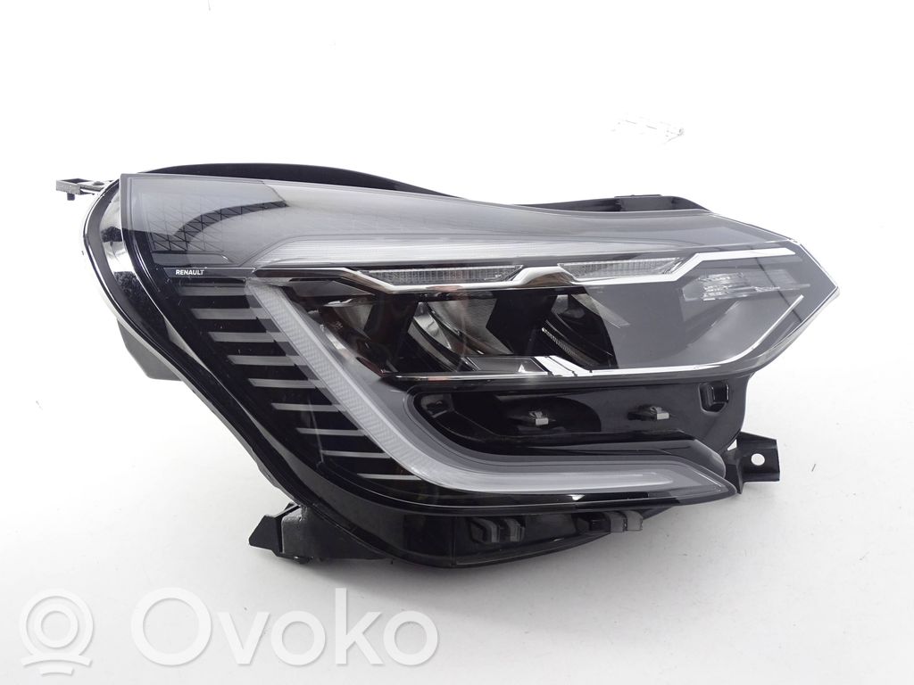 Renault Captur II Headlight/headlamp 