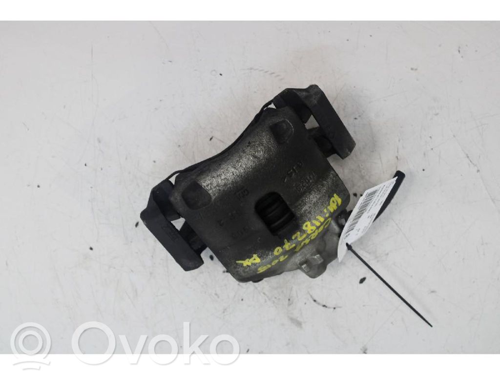 Opel Corsa E Zacisk hamulcowy przedni 