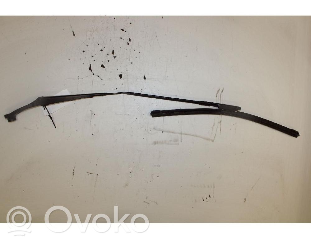 Front wiper blade arm