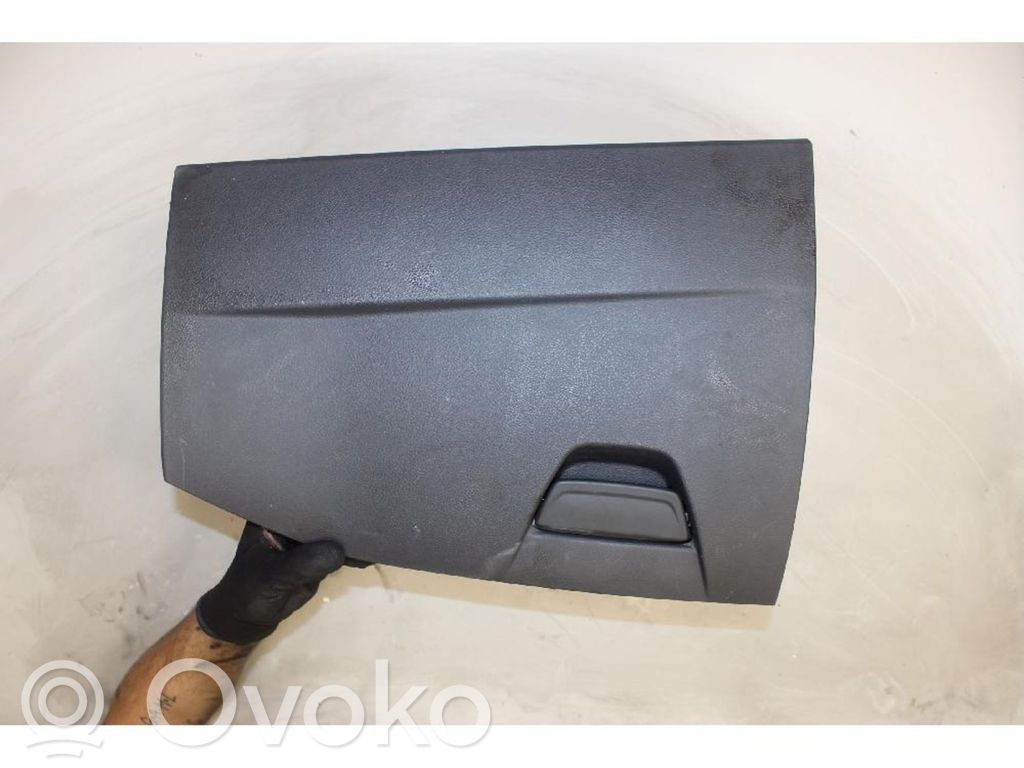 Glove box