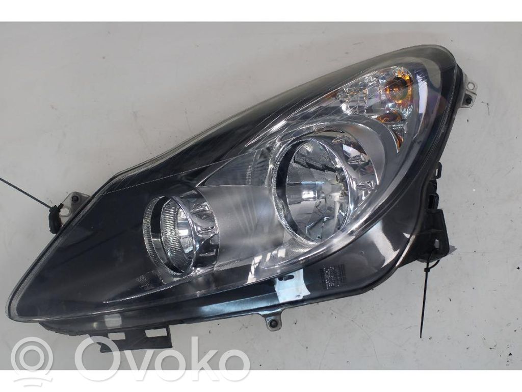 Opel Corsa D Lampa przednia 