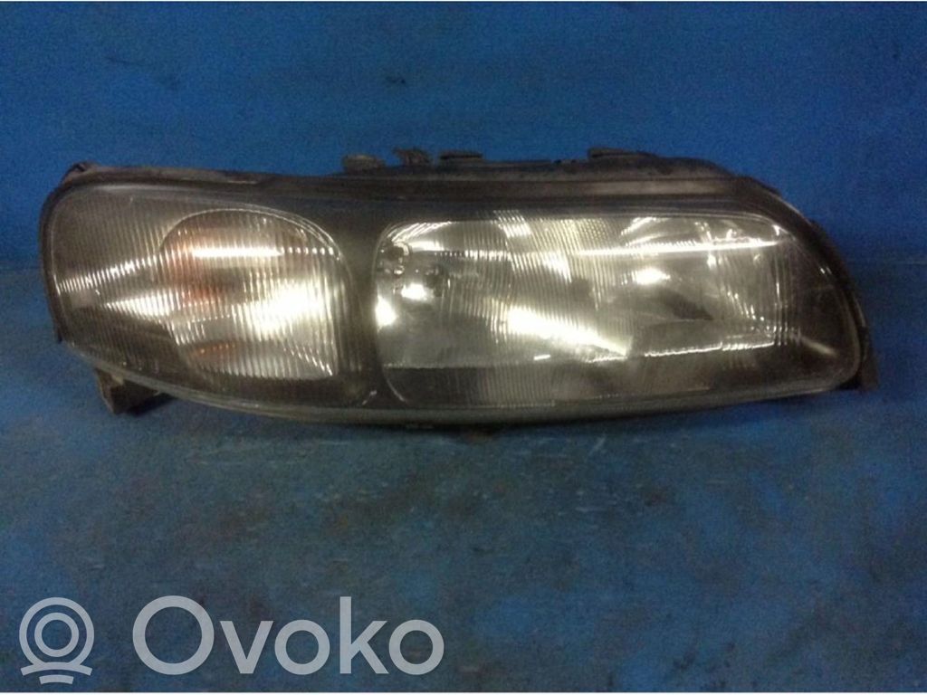 Volvo V70 Lampa przednia 