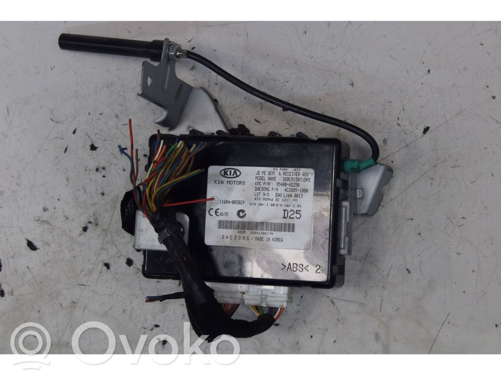 KIA Ceed Unidad de control/módulo del ASC 