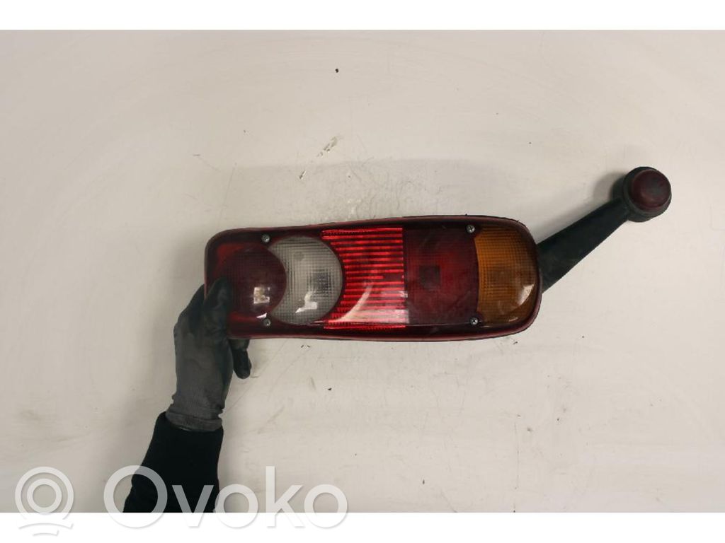 Nissan Atleon Lampa tylna 