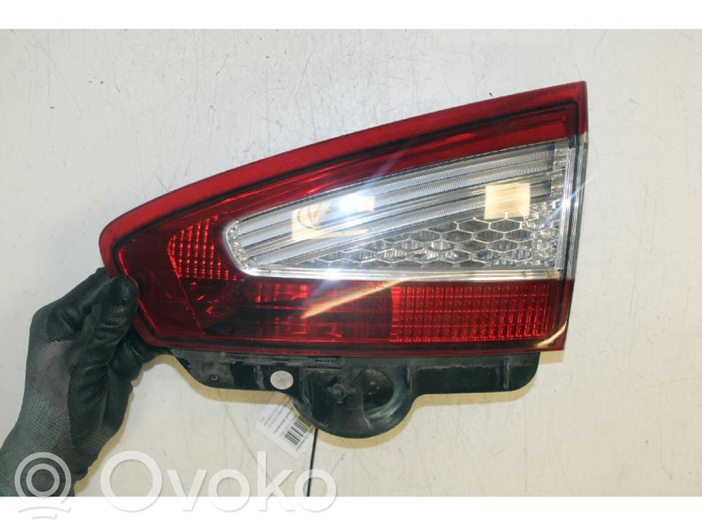 Ford Mondeo MK IV Lampă spate în capacul portbagajului 