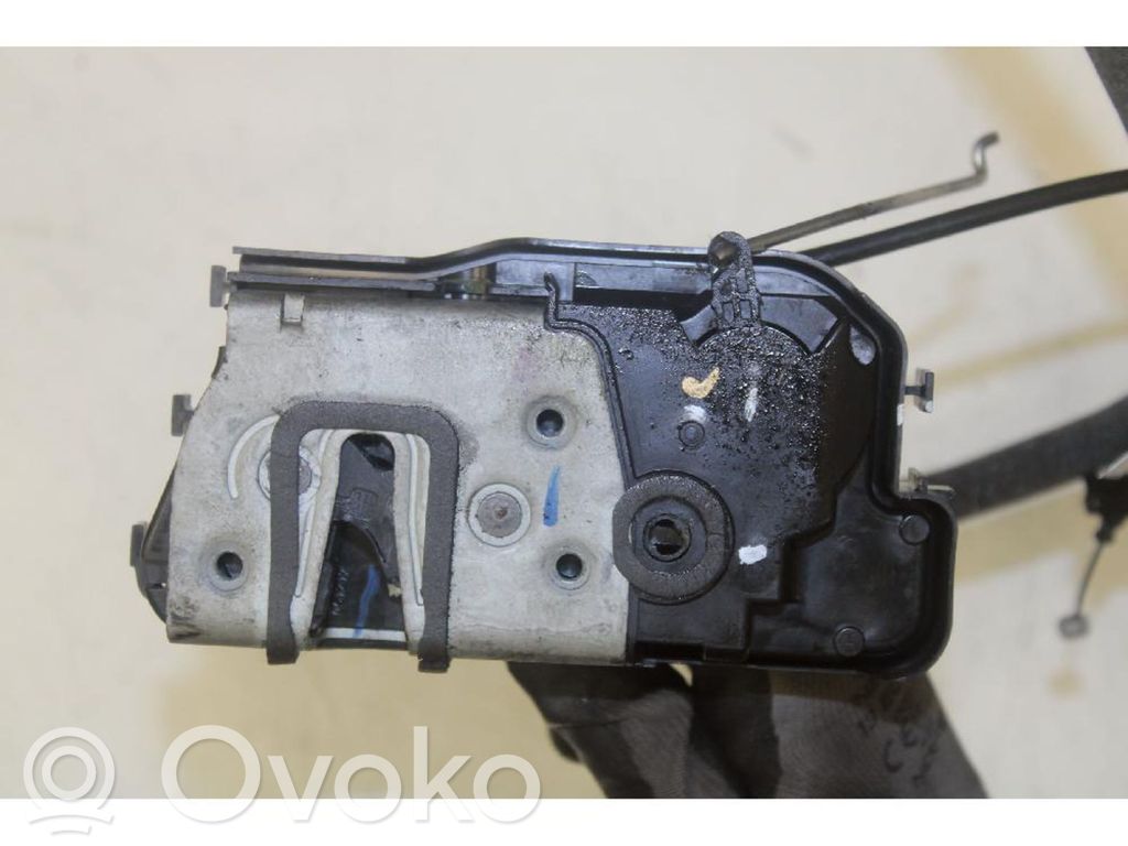 Ford Fiesta Priekšpusē slēdzene 