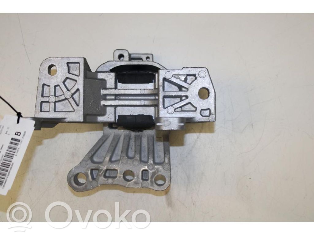 Jeep Compass Engine mount bracket 