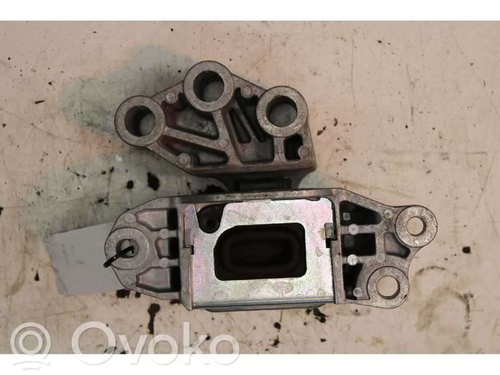 Fiat 500X Engine mount bracket 