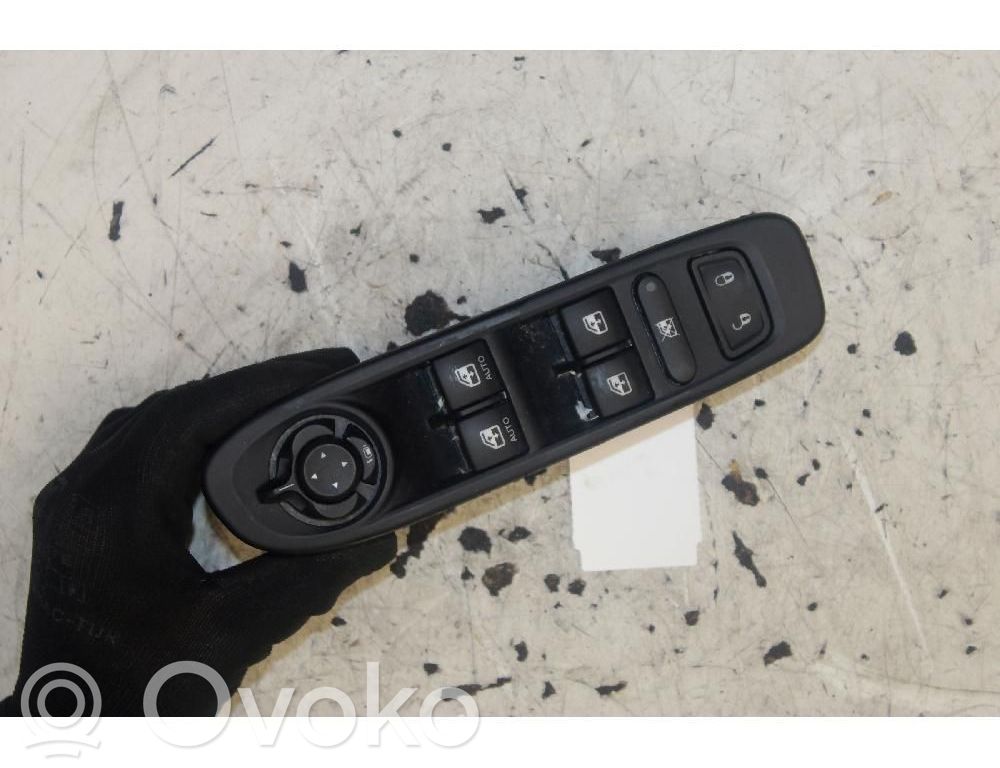 Jeep Compass Electric window control switch 
