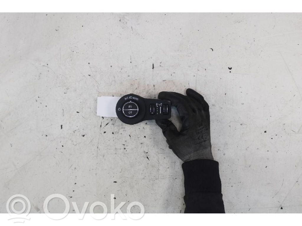 Light switch   6094360600
