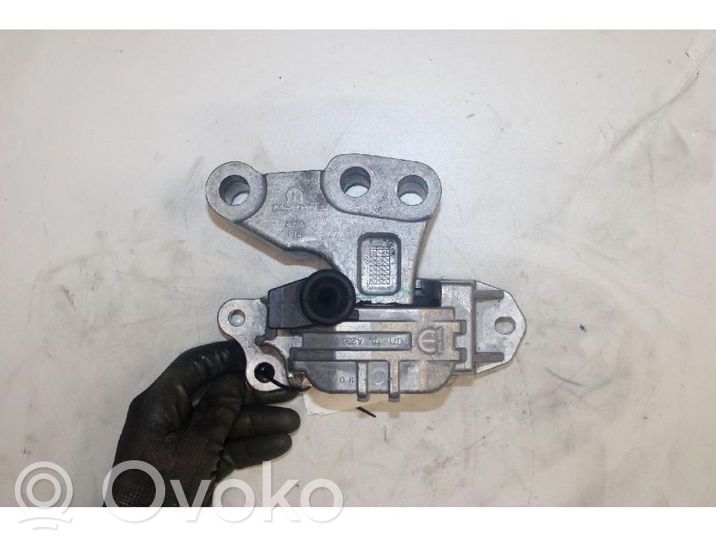 Engine mount bracket   00520709670