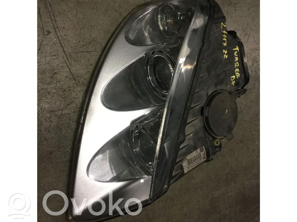 Volkswagen Touareg I Lampa przednia 