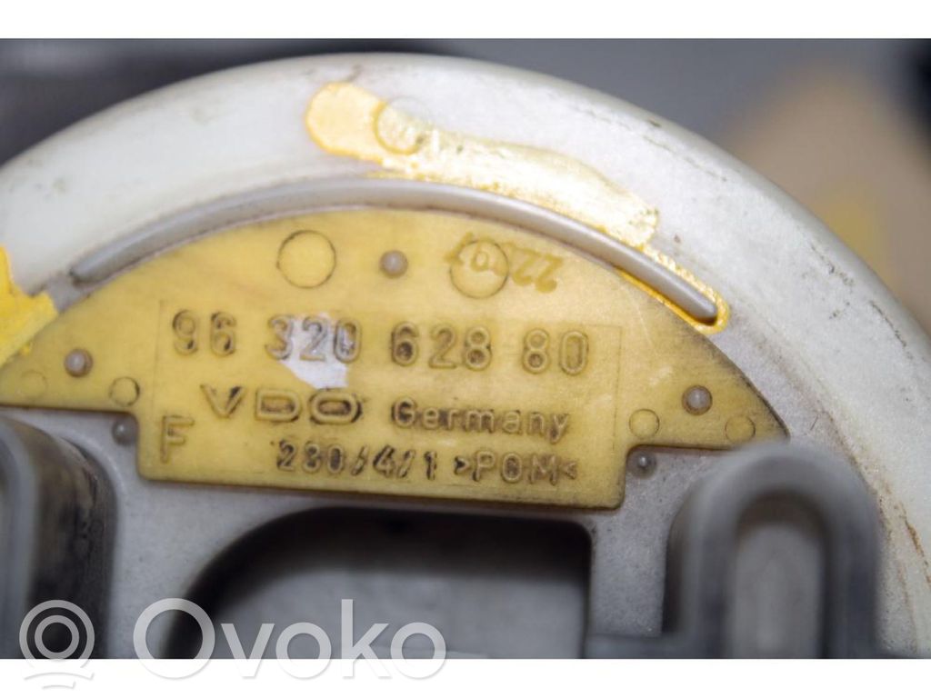 Peugeot 106 Bomba interna de combustible 