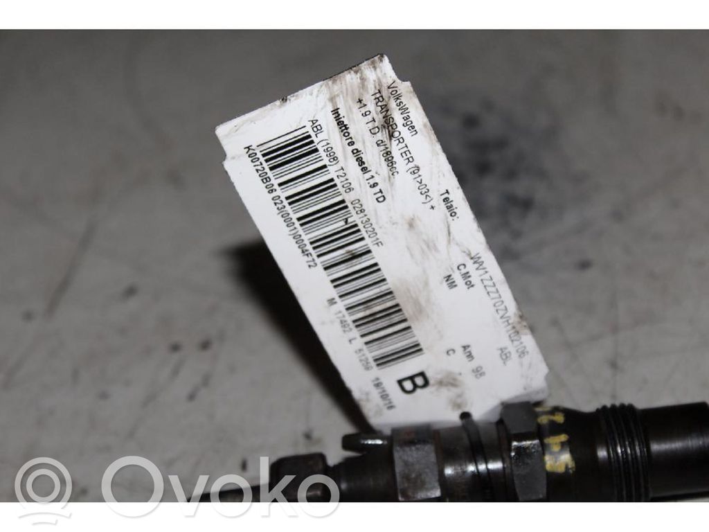 Inyector de combustible   028130201F