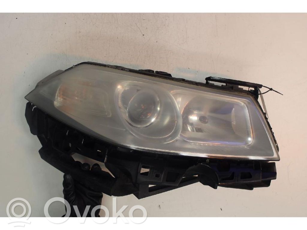 Renault Megane II Lampa przednia 