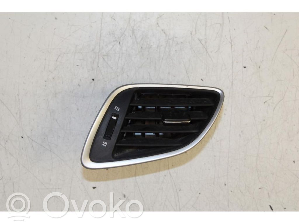 Suzuki Baleno IV Dysze / Kratki środkowego nawiewu deski rozdzielczej 