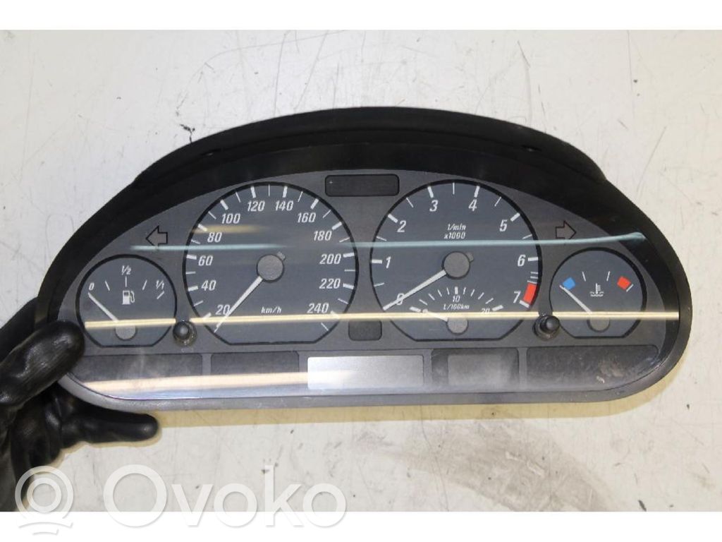 Speedometer (instrument cluster)   576443,00271135000373,0263639273,050517,07H,08H,1031098170GRAU,1036017005SW,110KW,13H,16V,198735,370,41,54H,6211,658,956,994,BOSCH,BZ,CODE,DIAG,HUNGARY,HW,MADE,PM5304