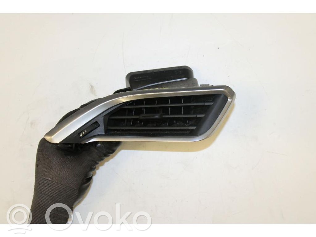 Peugeot 2008 I Centrālais gaisa ventilācijas režģis 
