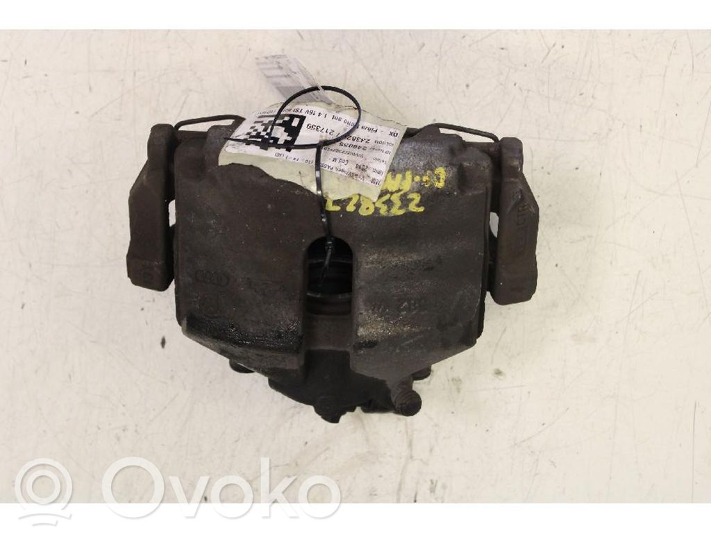 Volkswagen PASSAT B7 Zacisk hamulcowy przedni 