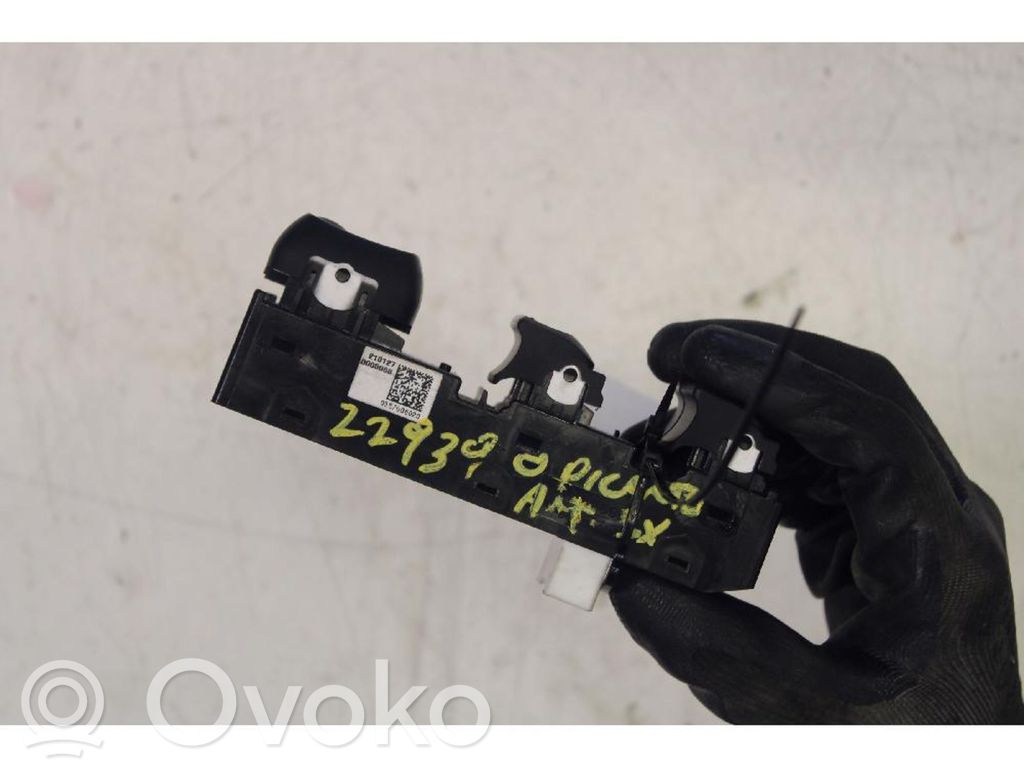 Electric window control switch   9357006020,9357006020