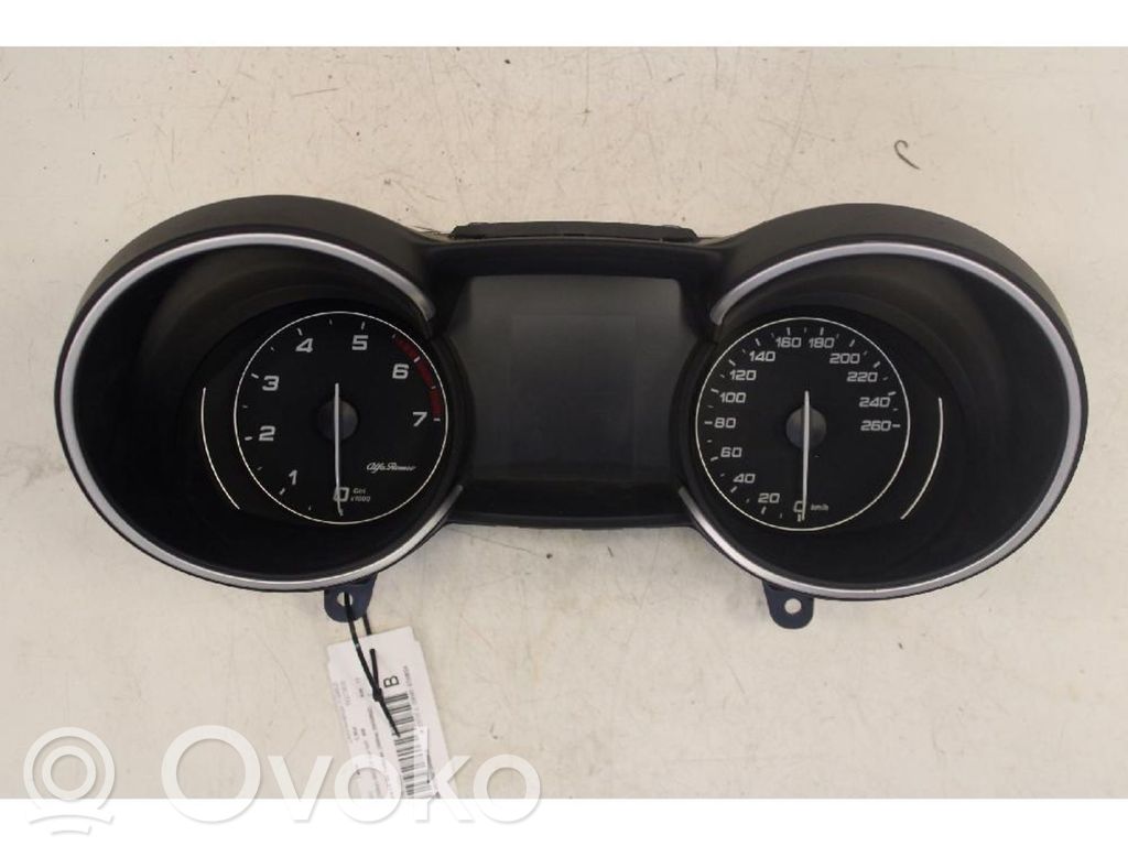 Alfa Romeo Stelvio Licznik / Prędkościomierz 