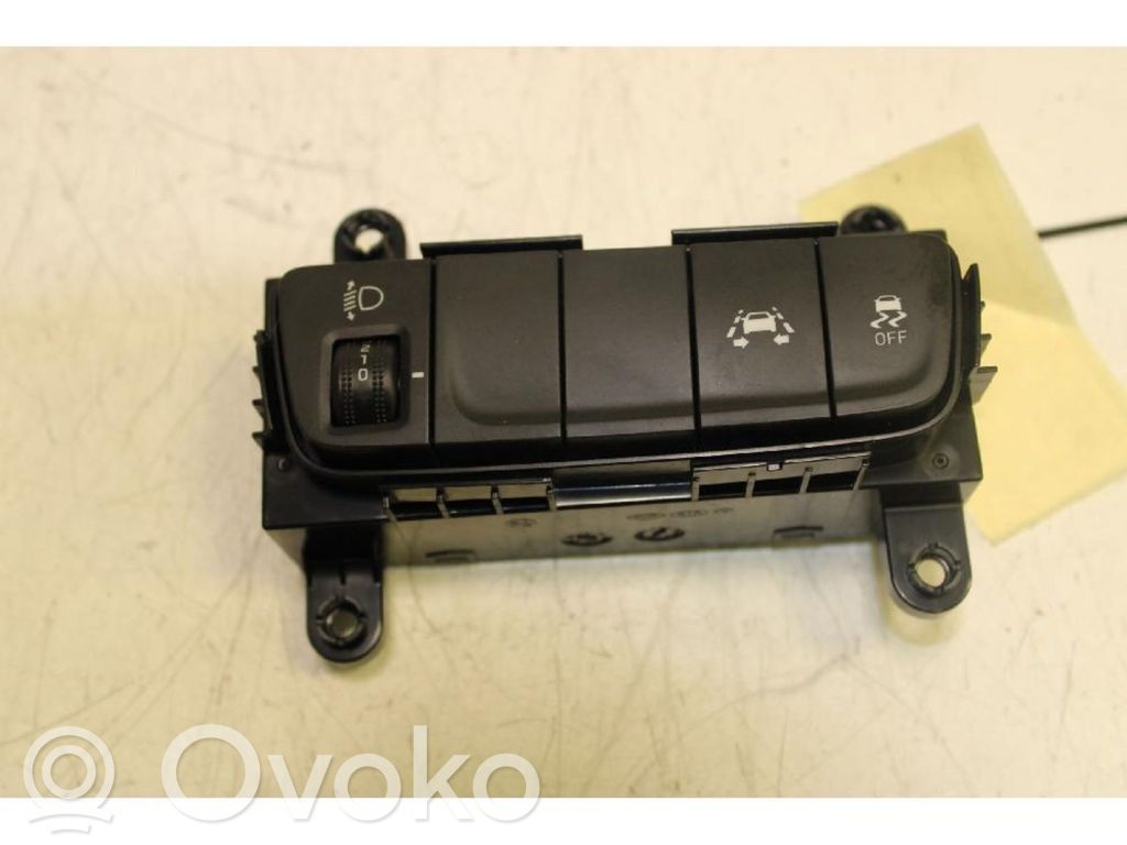 Hyundai Kona I Light switch 