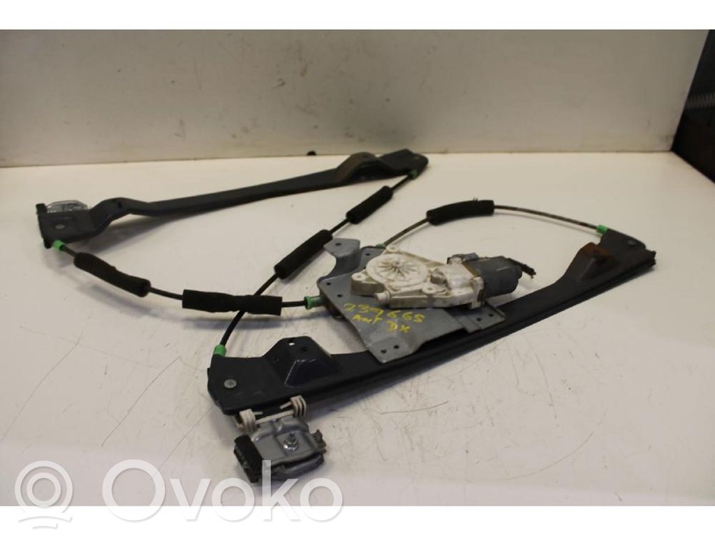 Regulador de puerta delantera con motor
