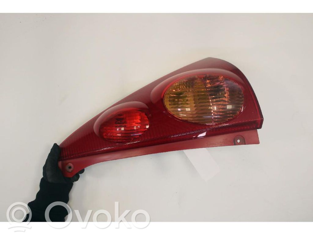 Peugeot 107 Lampă spate în caroserie 