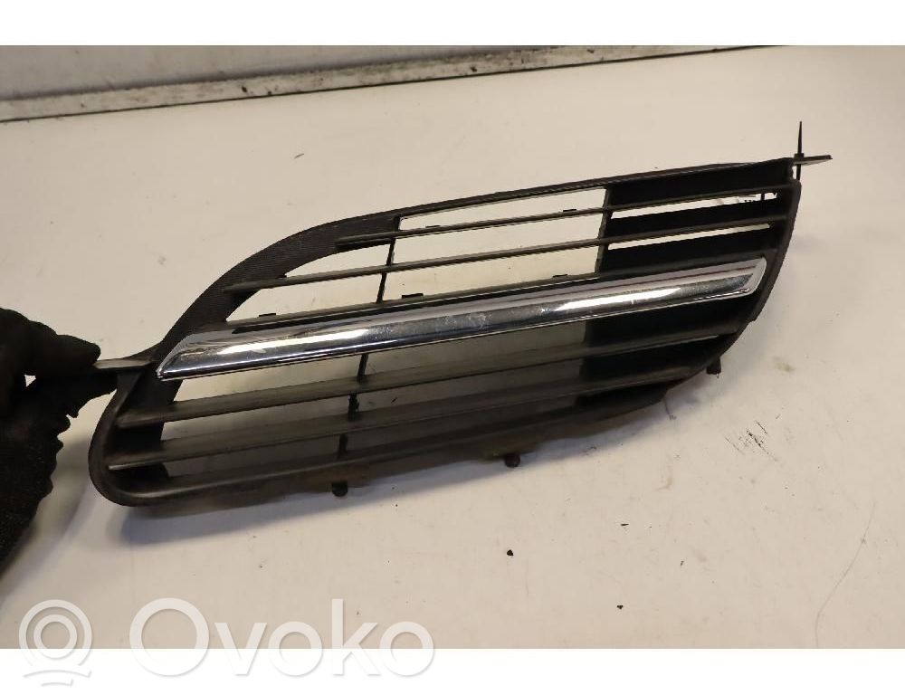 Nissan Almera Tino Griglia anteriore 