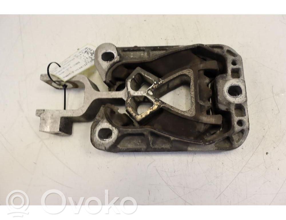 Ford Focus Engine mount bracket 