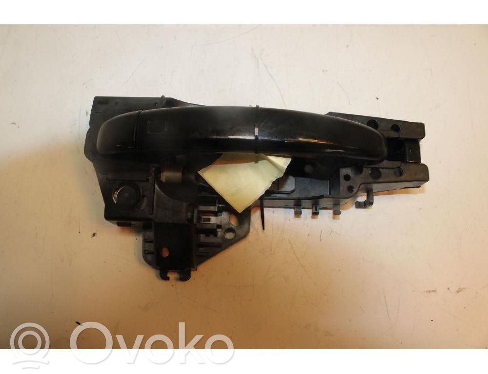 Manecilla externa puerta delantera   8U0837886