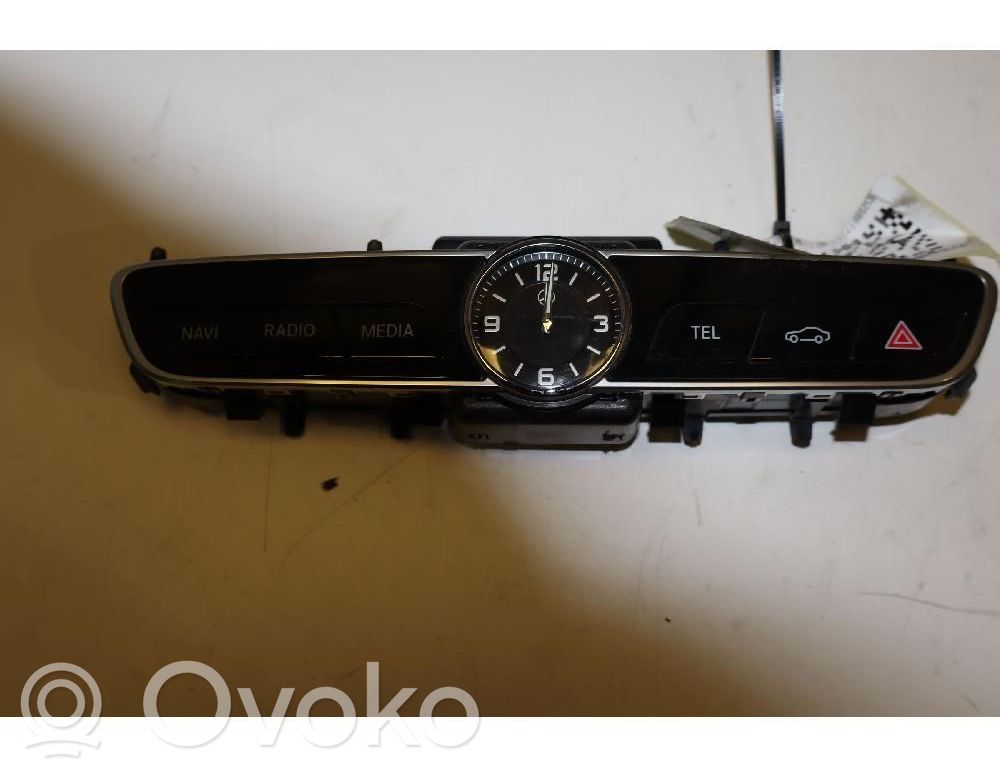 Mercedes-Benz E W213 Botón interruptor de luz de peligro 