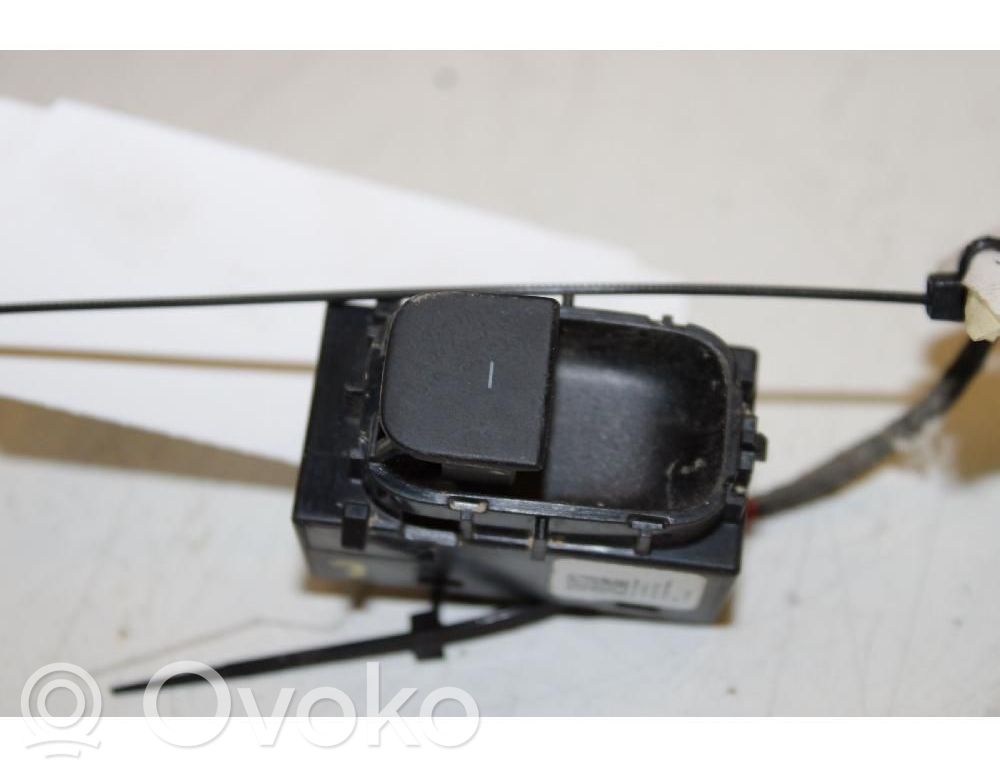 Electric window control switch   108103802E