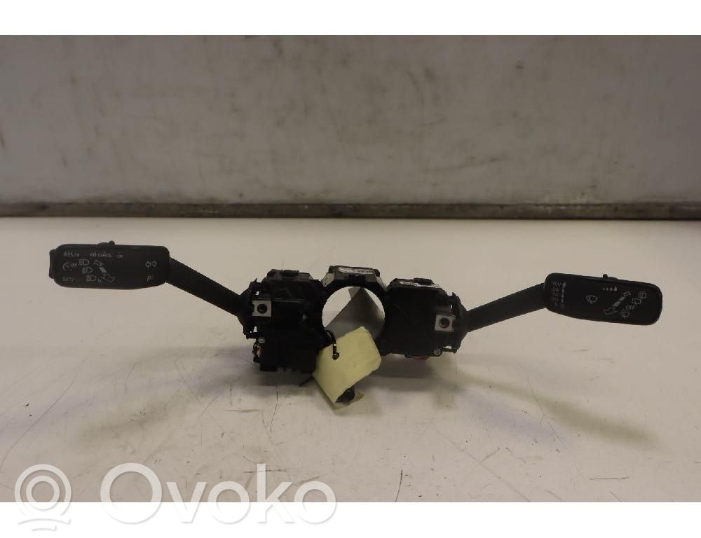 Volkswagen Polo VI Interruptor de luz 