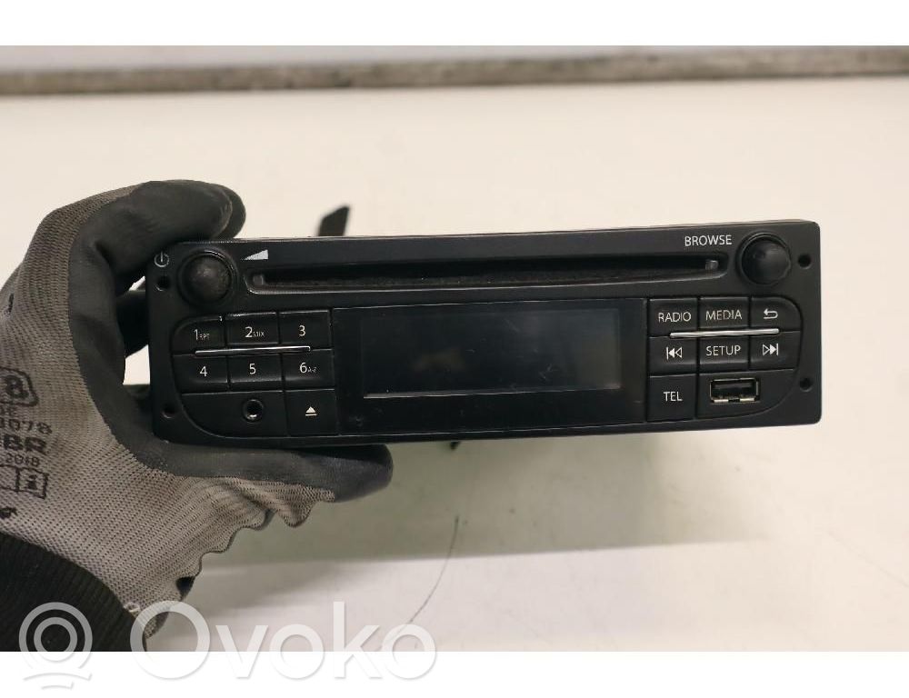 Renault Master III Panel / Radioodtwarzacz CD/DVD/GPS 