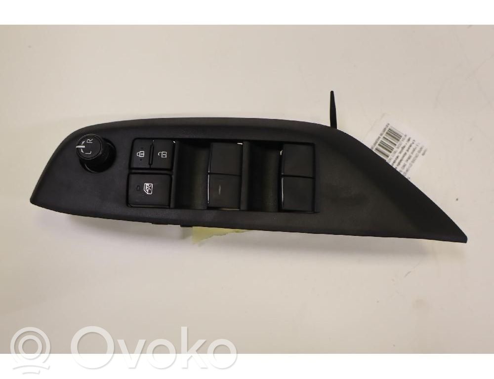 Toyota Yaris Cross Interruptor del elevalunas eléctrico 