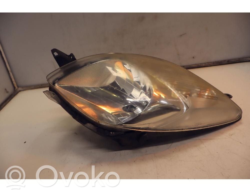 Phare frontale   811500D120