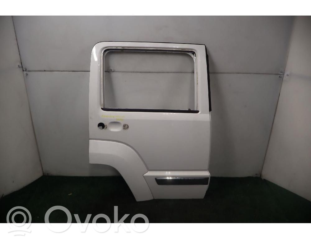 Jeep Cherokee KK Puerta trasera 
