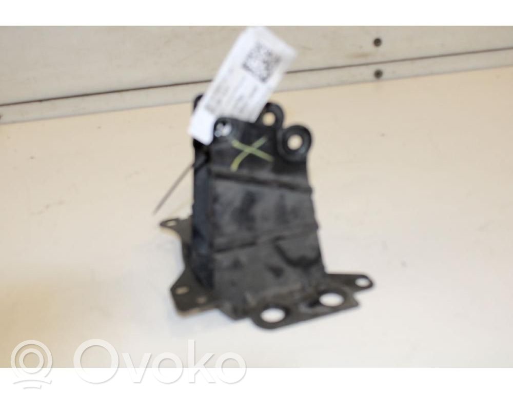 Traverse inférieur support de radiateur