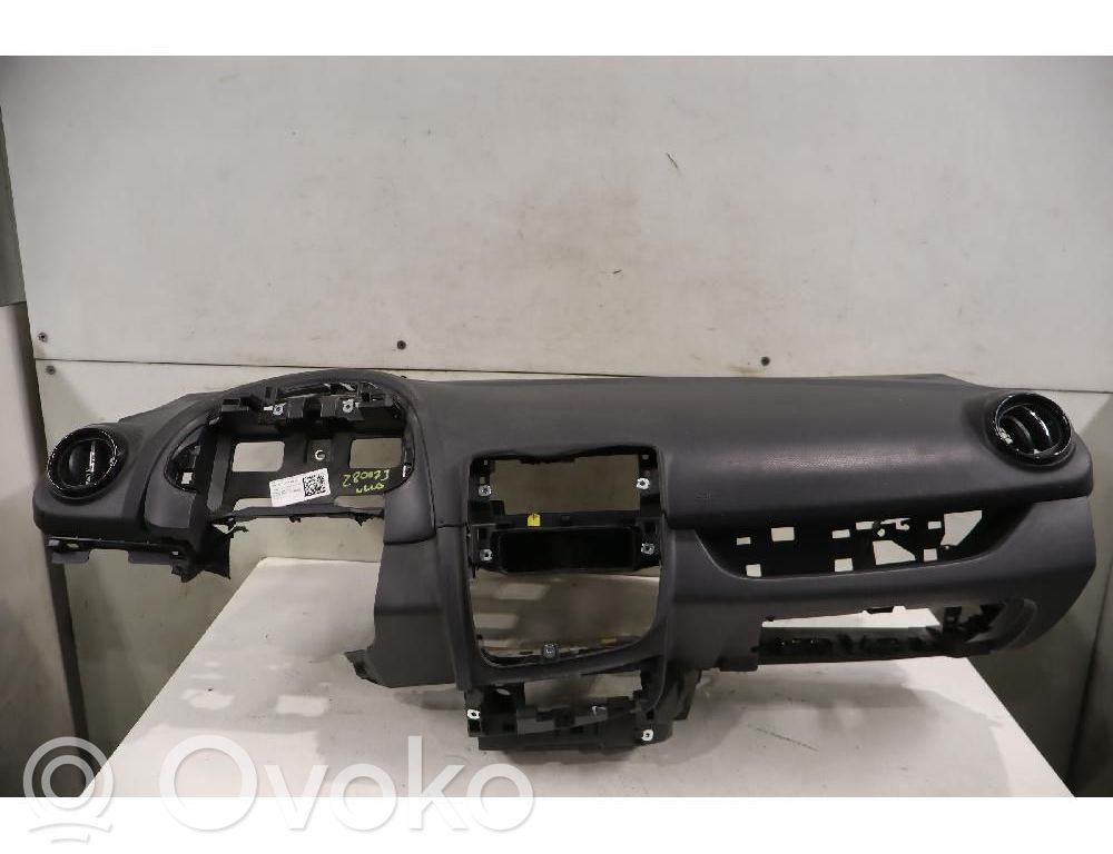 Renault Clio IV Armaturenbrett Cockpit 