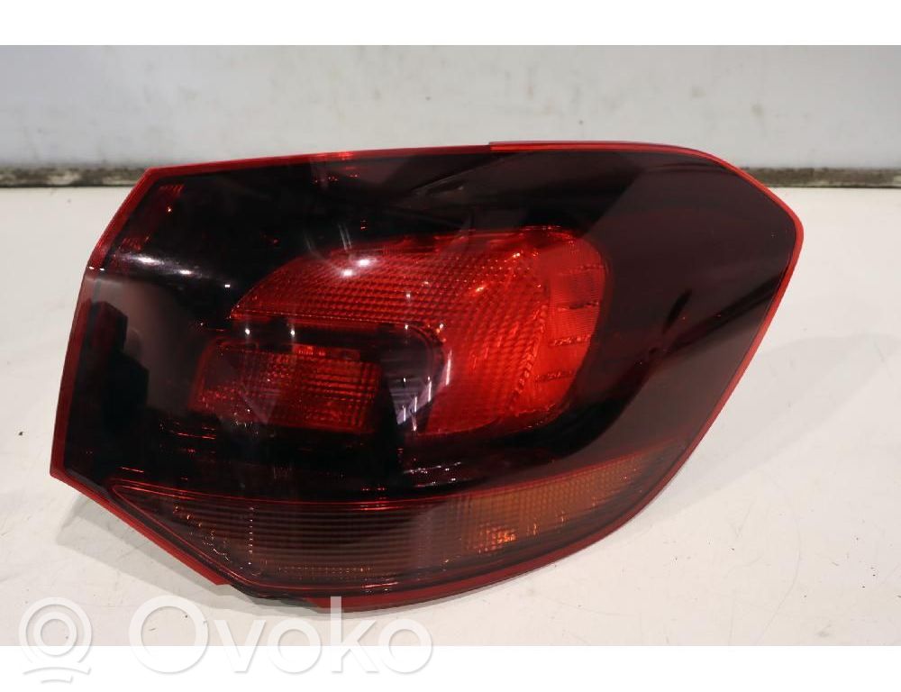 Opel Astra J Lampă spate în caroserie 