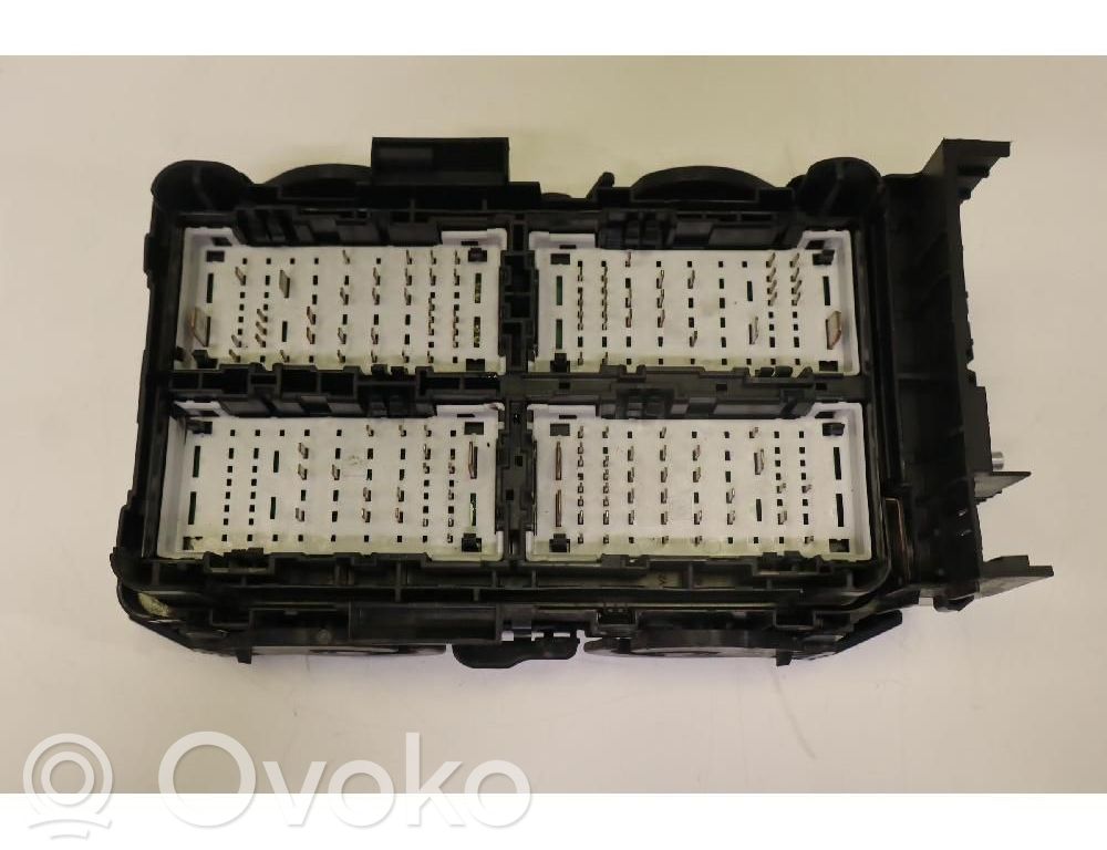 Opel Insignia B Fuse module 